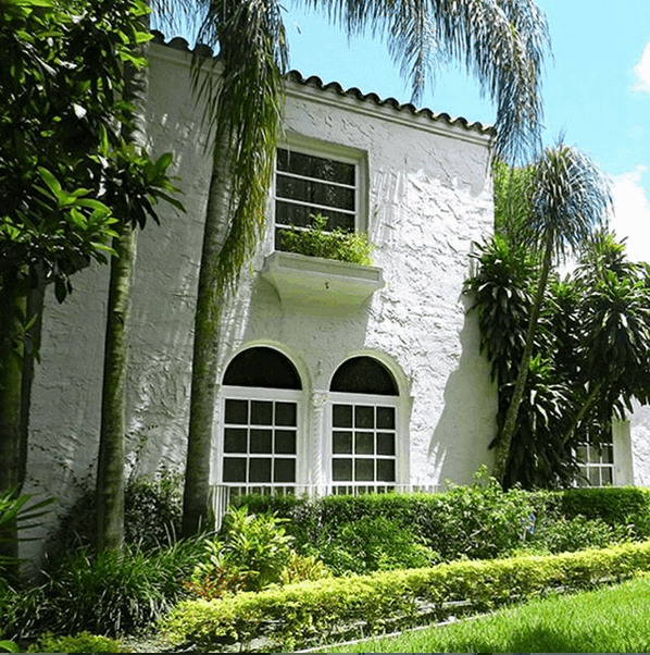 Stucco repair, pressure cleaning and painting