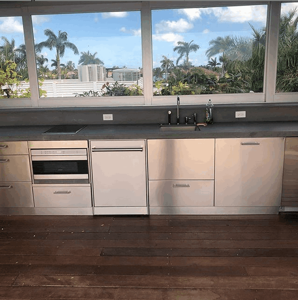 Outdoor kitchen stainless steel cabients quartz counter top